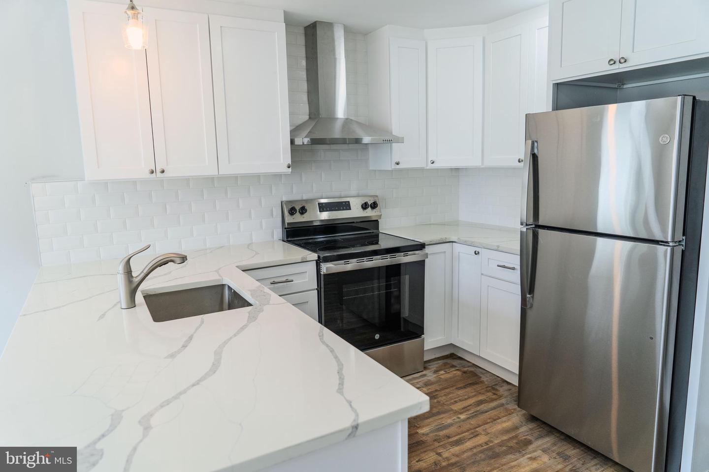 520 East Ave Property Photo 3