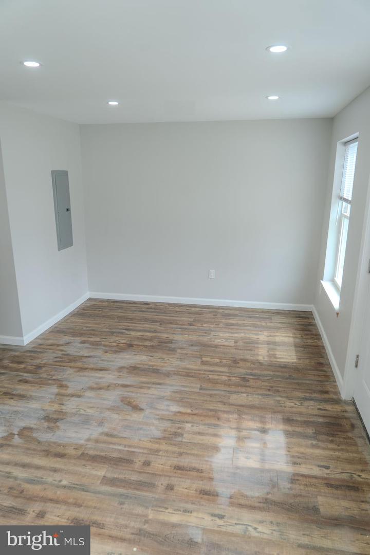 520 East Ave Property Photo 5