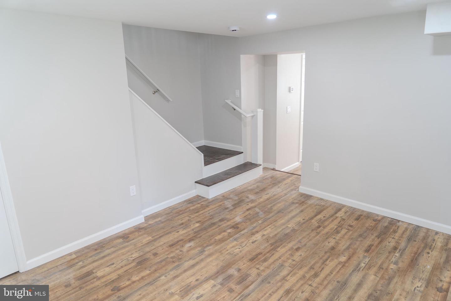 520 East Ave Property Photo 6