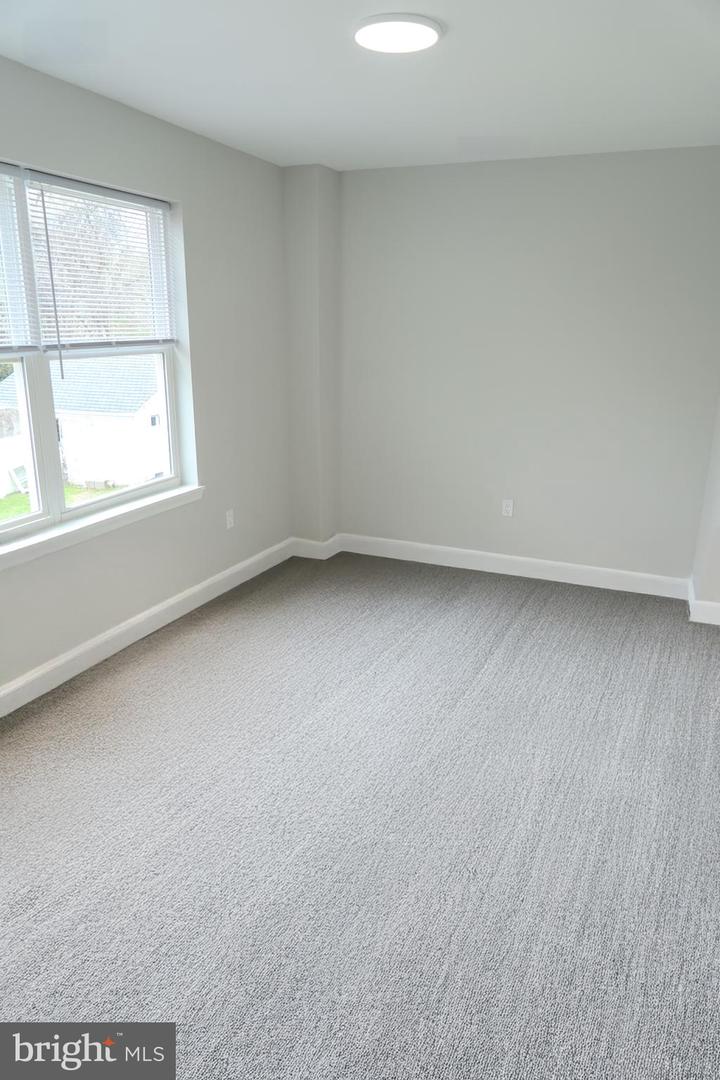 520 East Ave Property Photo 11