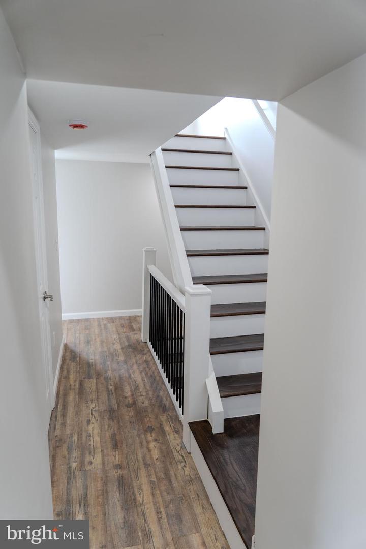 520 East Ave Property Photo 13
