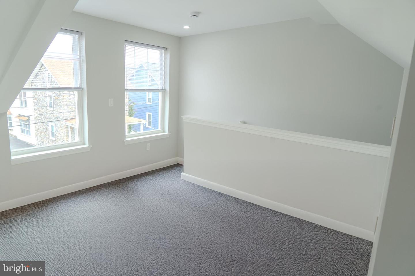 520 East Ave Property Photo 15