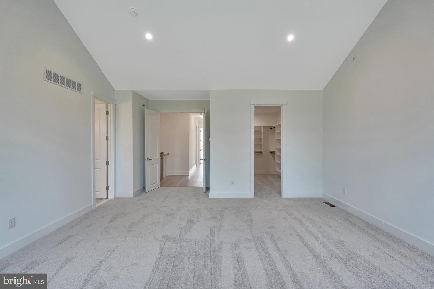 734 Carlsbad Court Property Photo 12