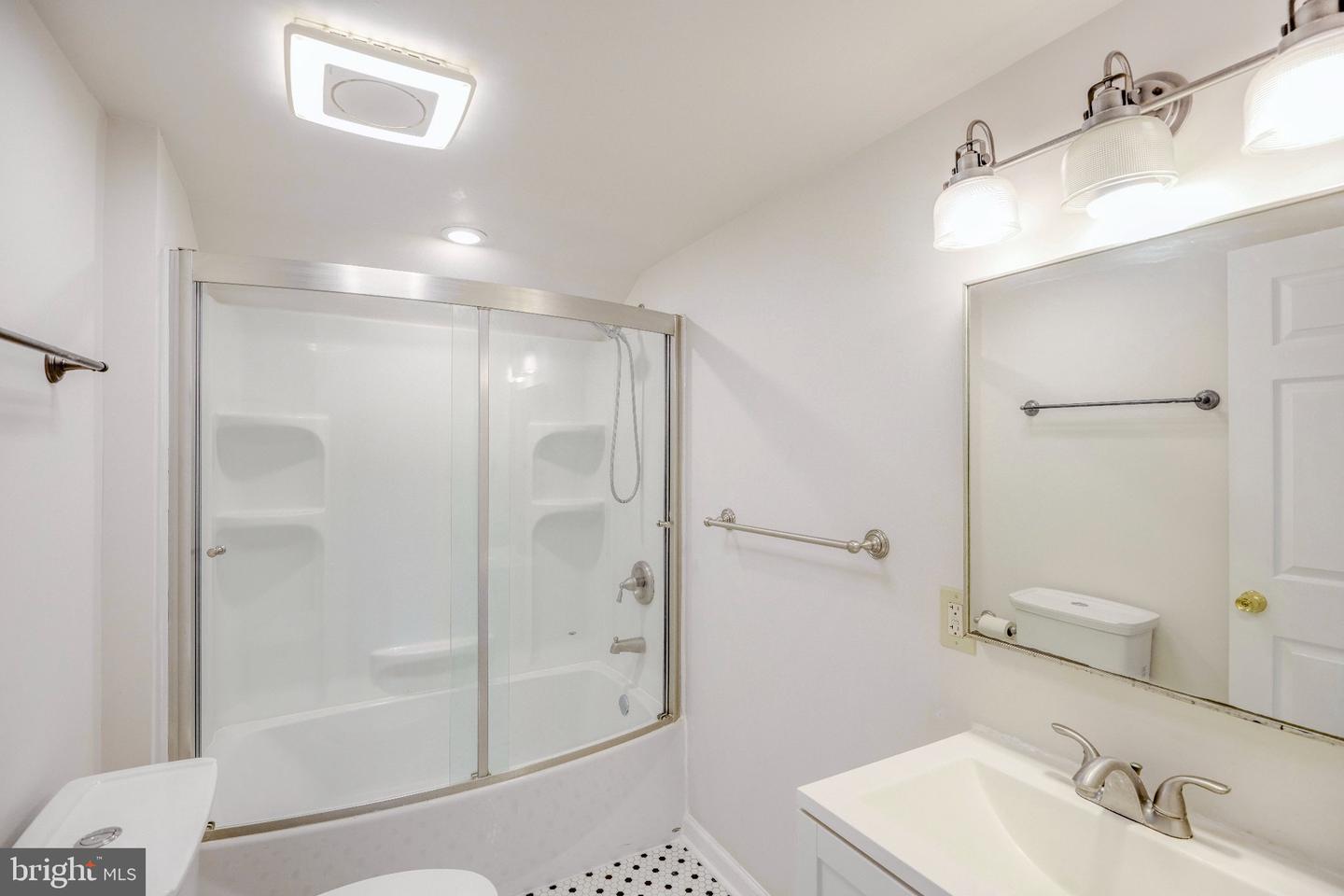 608 Washington Ln Property Photo 26