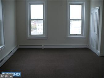 135 W 6th St Property Photo 3