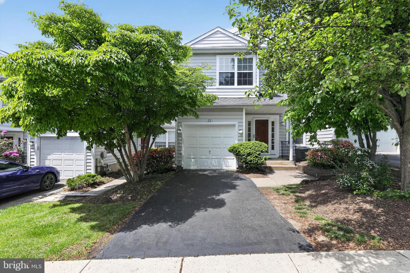 22 VICTORIA CIR Property Photo 1