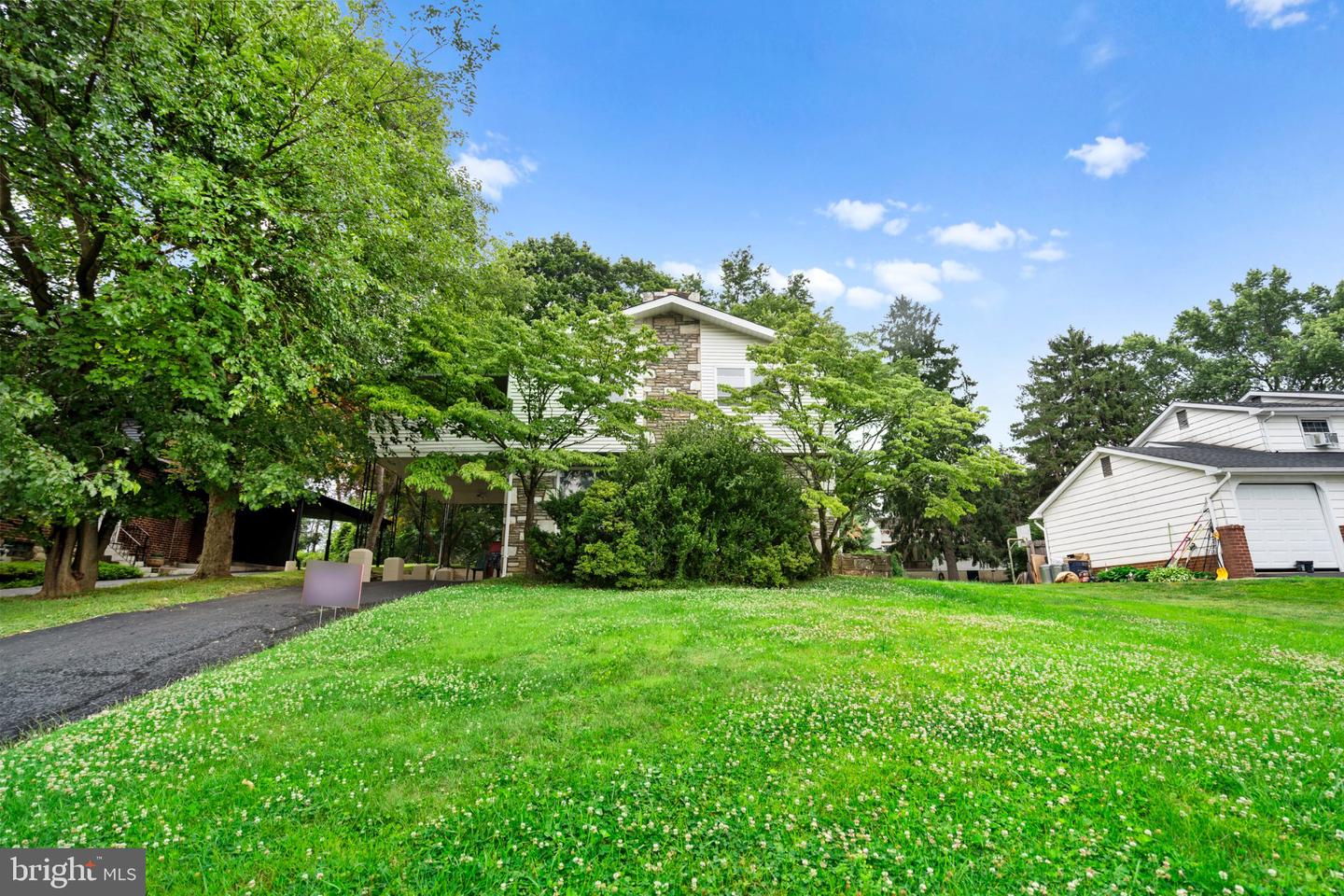 609 Foster Rd Property Photo 1