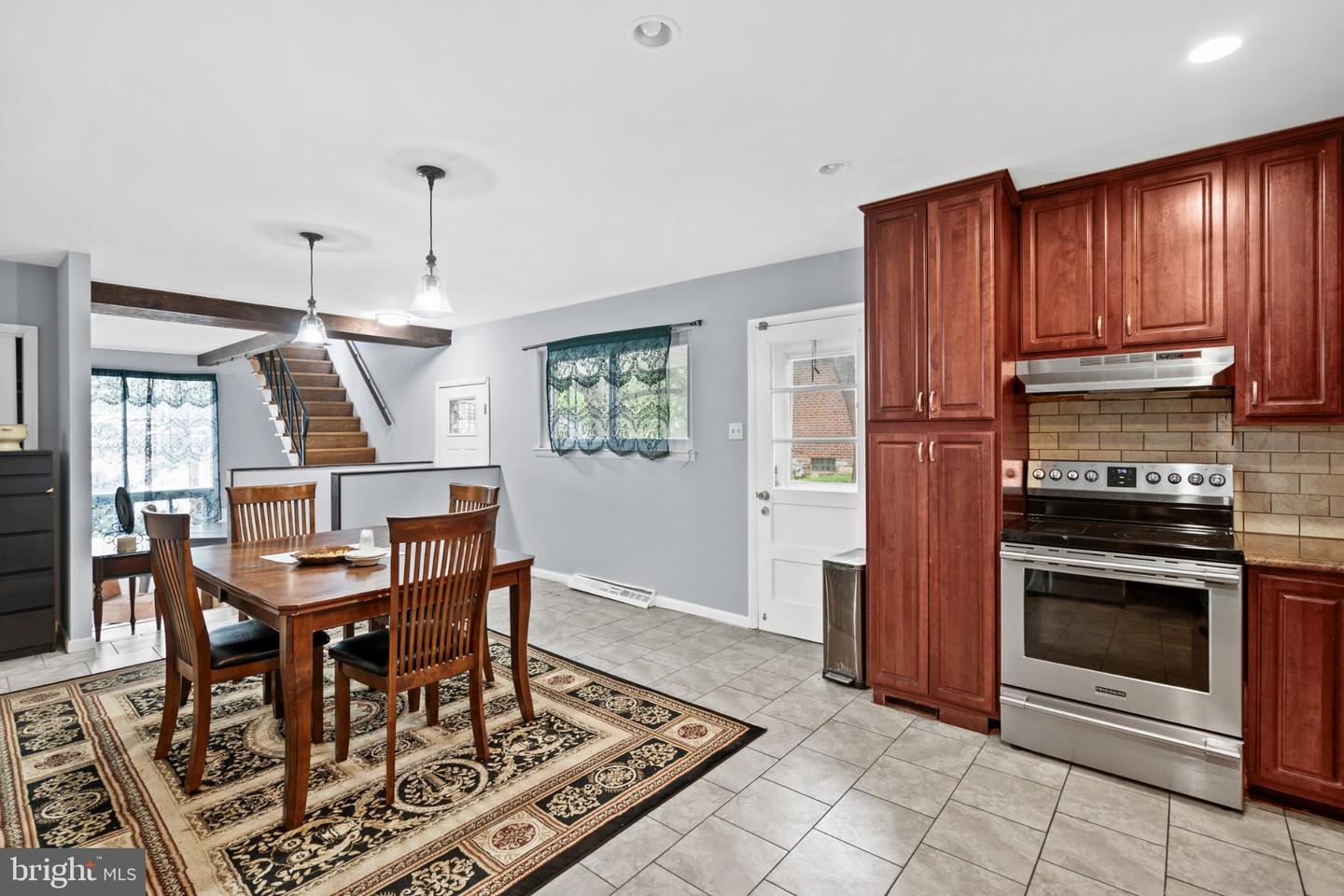609 Foster Rd Property Photo 9