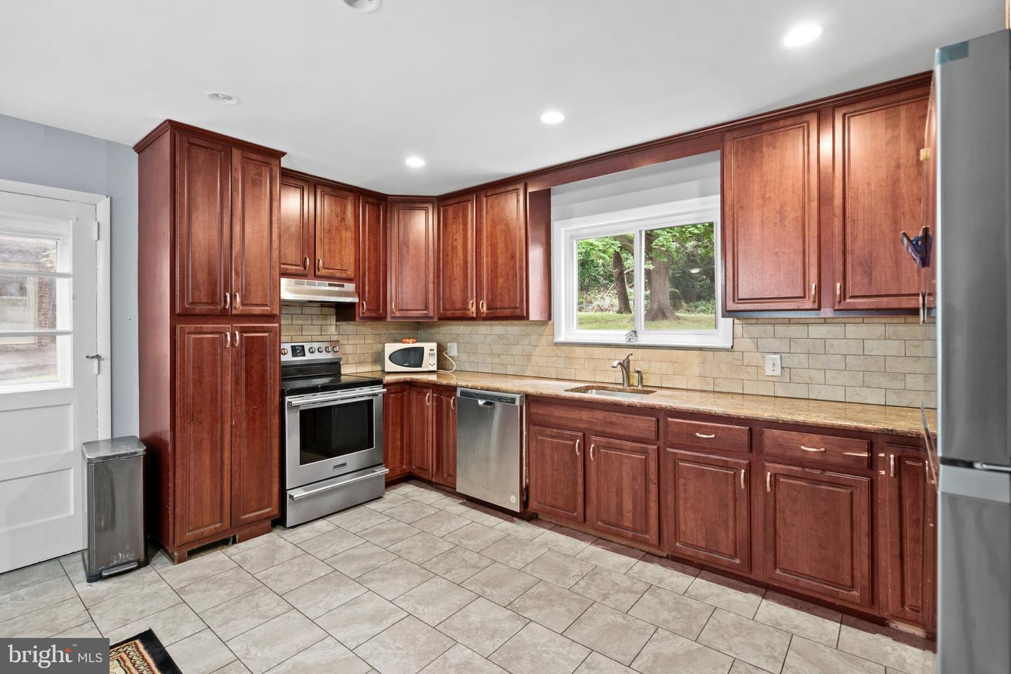 609 Foster Rd Property Photo 11