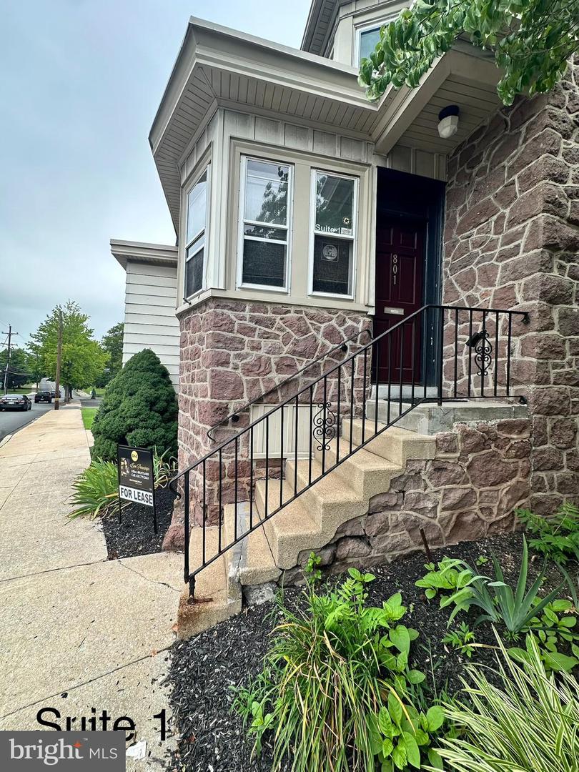 801 N Charlotte St #suite 1 Property Photo 1