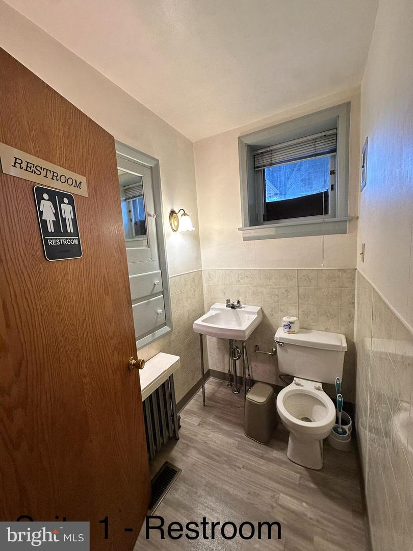 801 N Charlotte St #suite 1 Property Photo 6