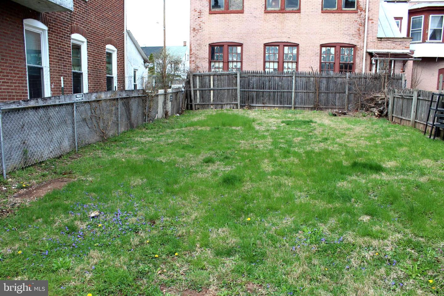 557 Lincoln Ave Property Photo 14