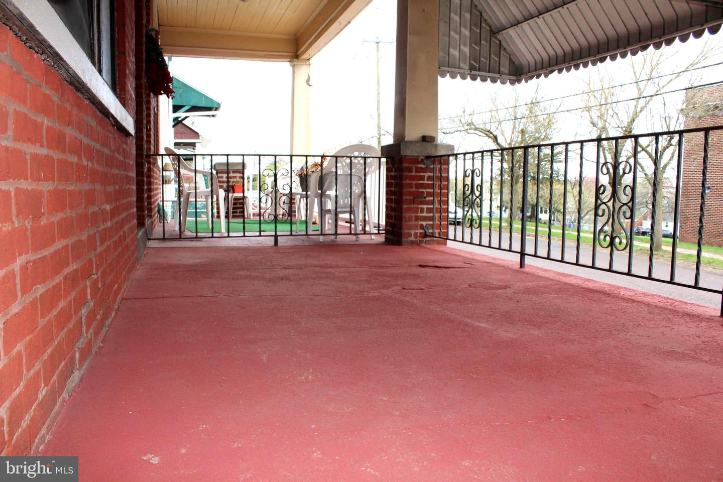 557 Lincoln Ave Property Photo 15