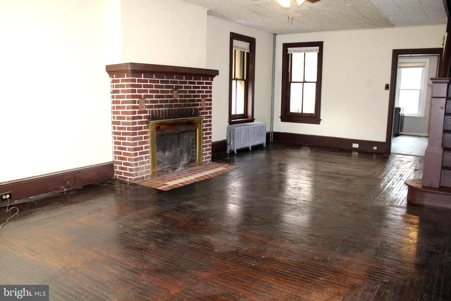 557 Lincoln Ave Property Photo 17
