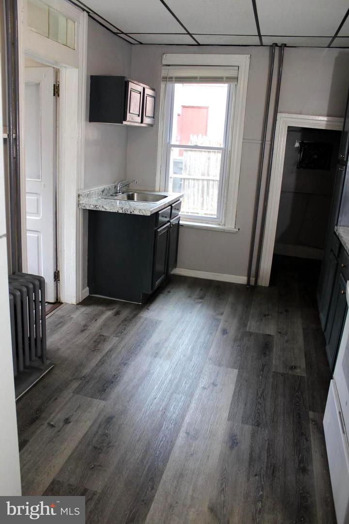557 Lincoln Ave Property Photo 25