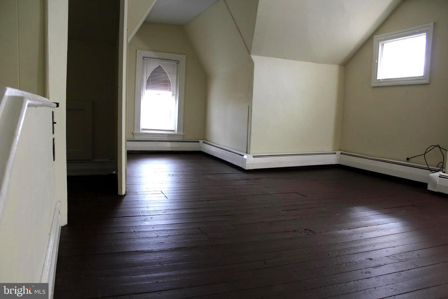 557 Lincoln Ave Property Photo 46