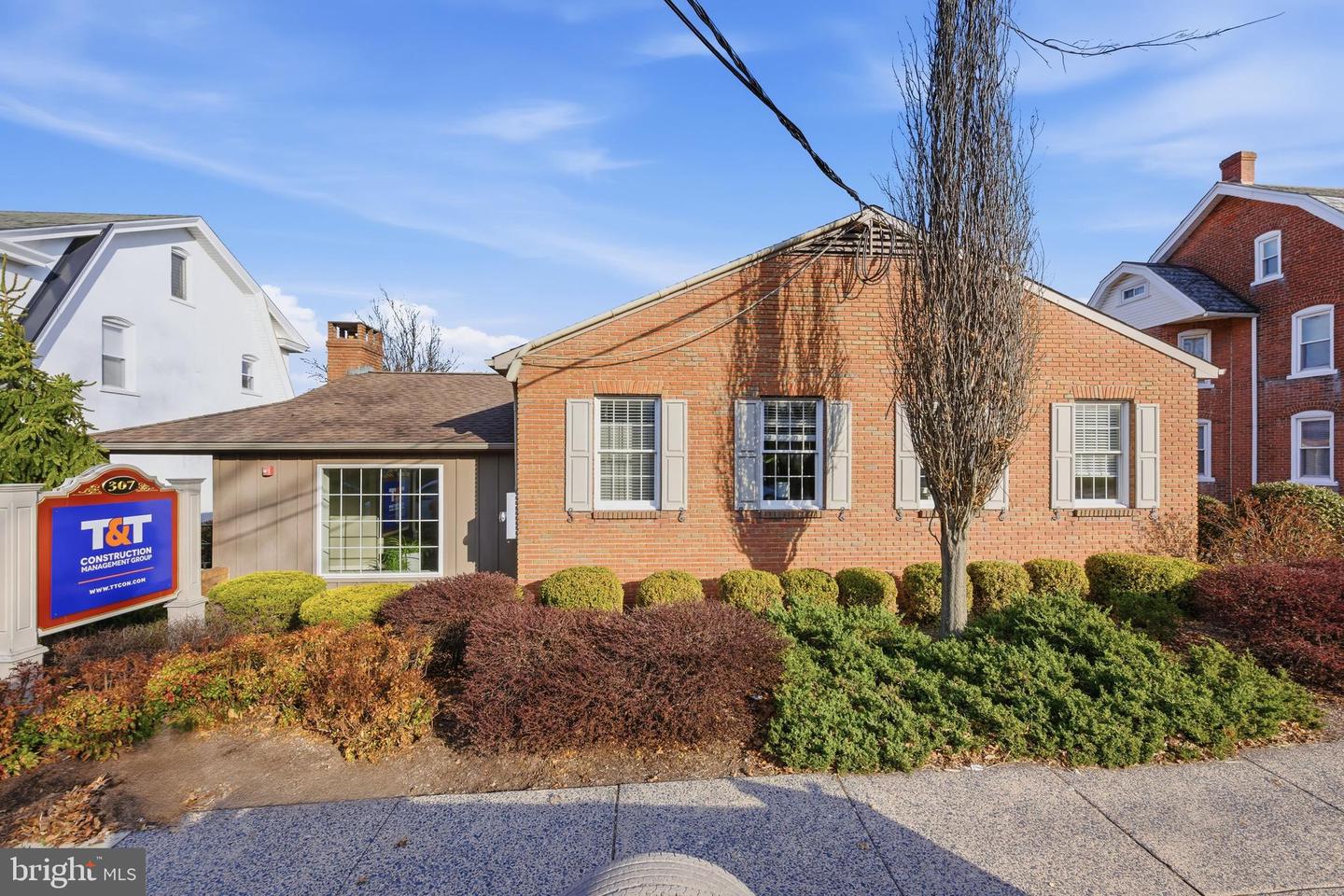 307 E Broad St Property Photo 15