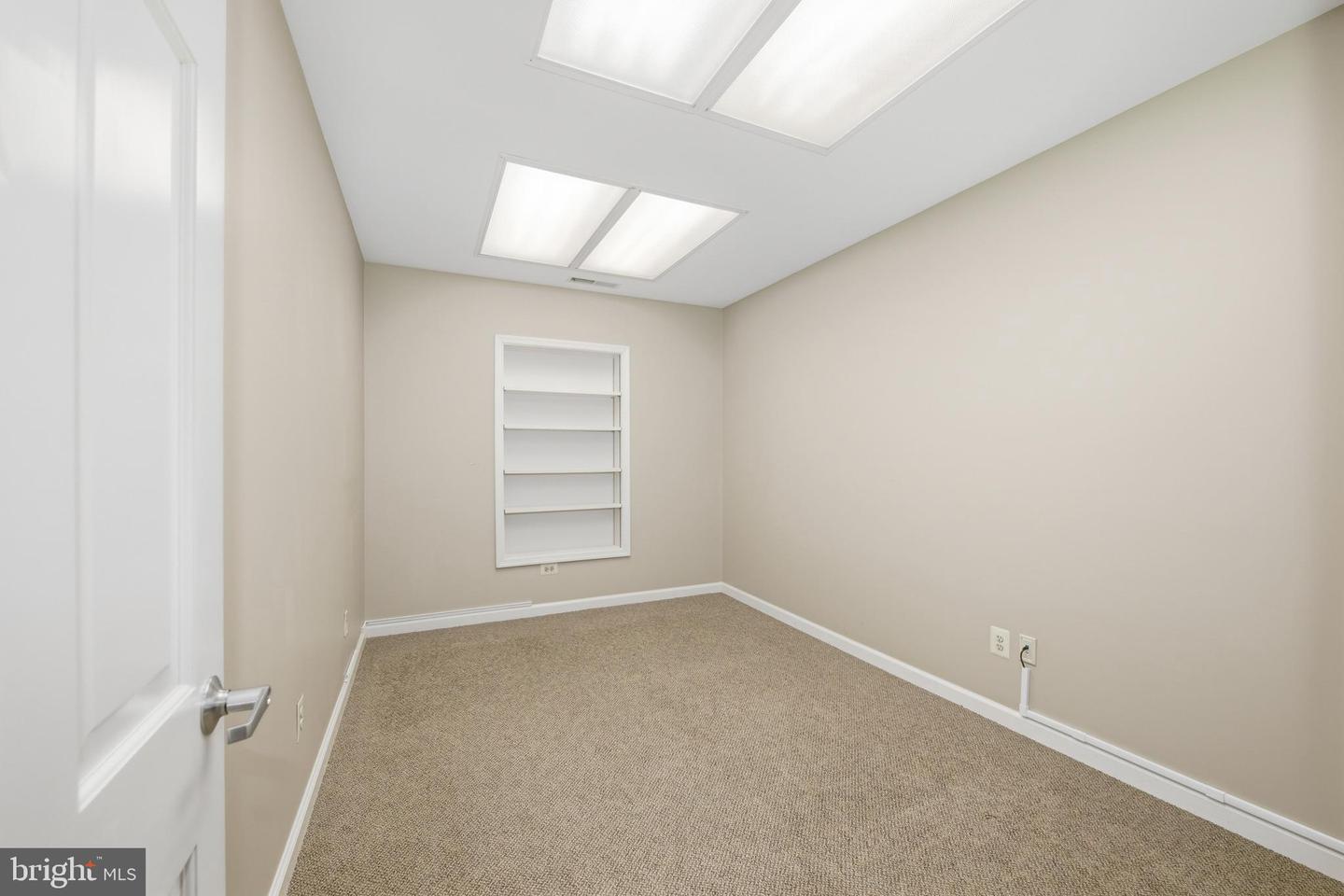 307 E Broad St Property Photo 27
