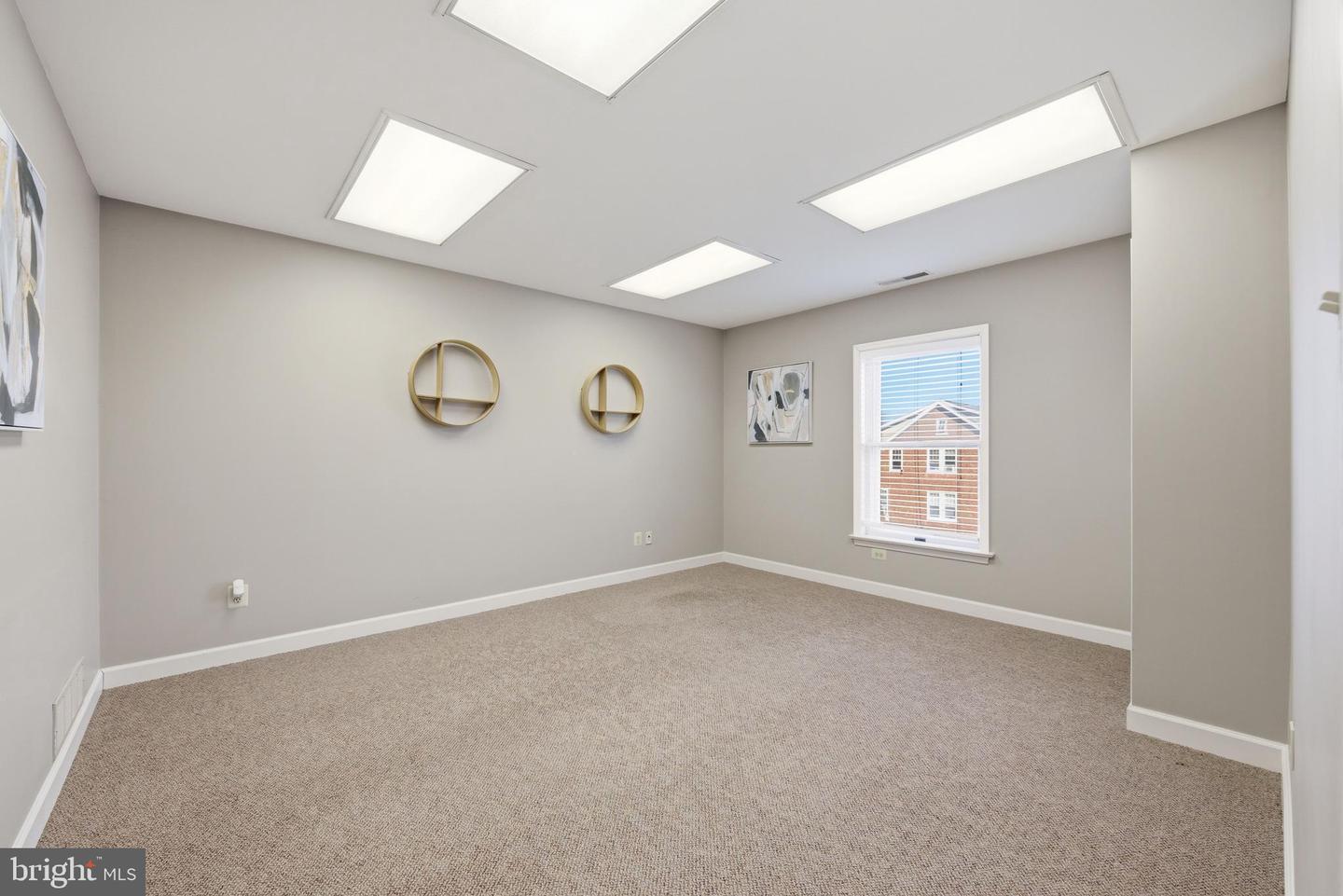 307 E Broad St Property Photo 28