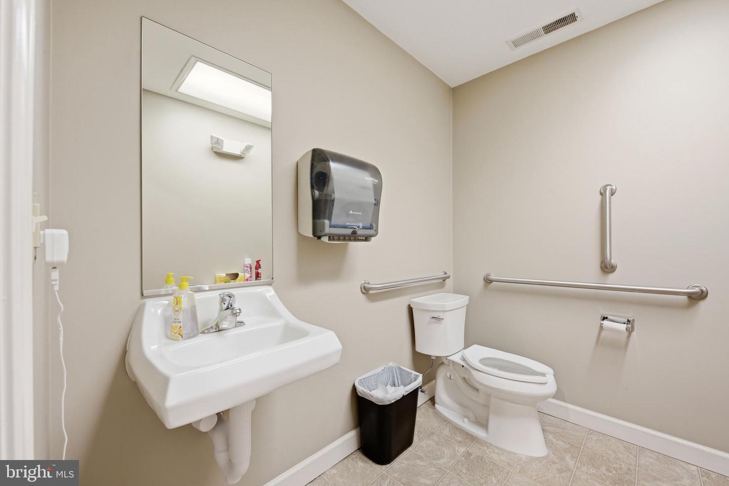 307 E Broad St Property Photo 30