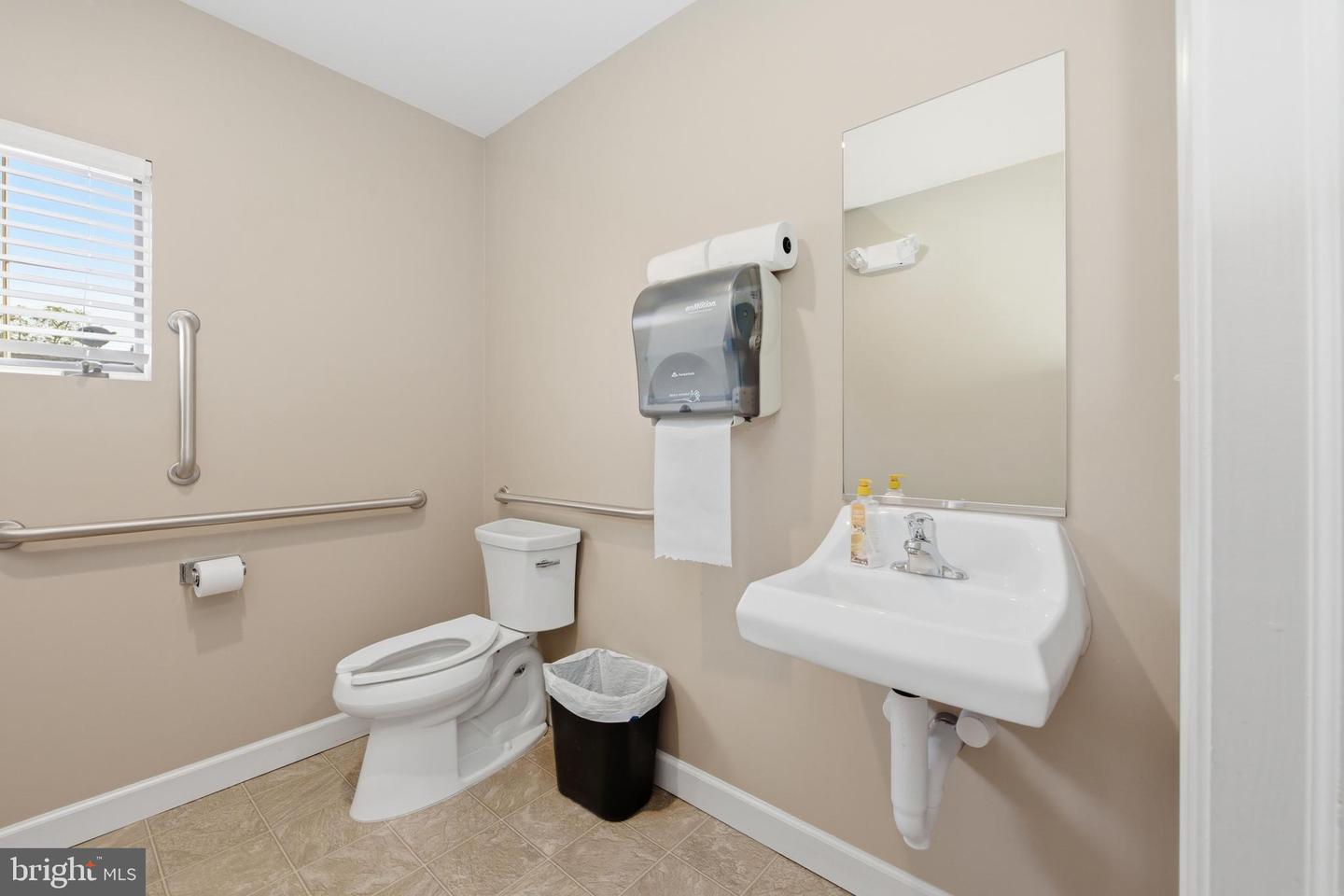 307 E Broad St Property Photo 31