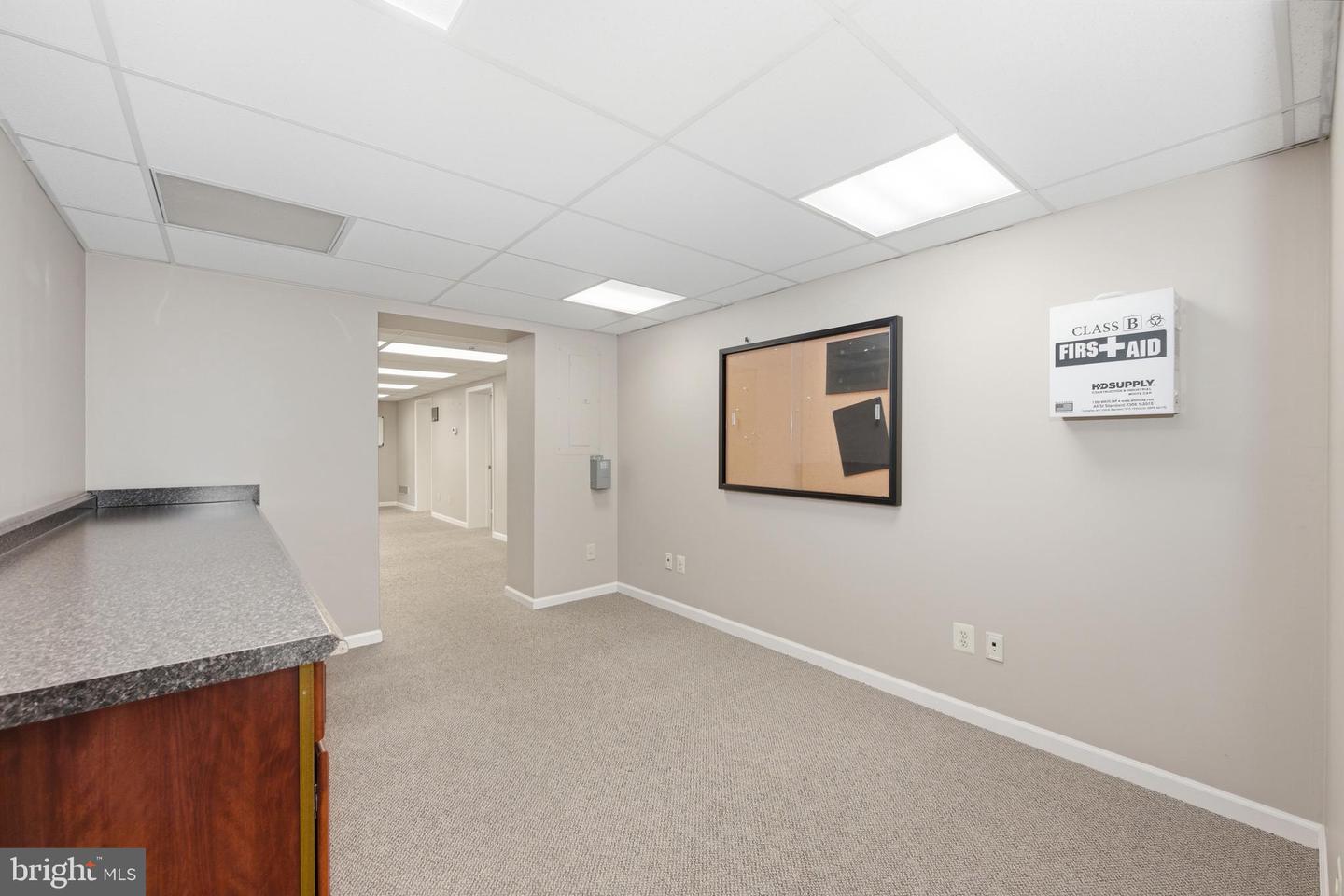 307 E Broad St Property Photo 44