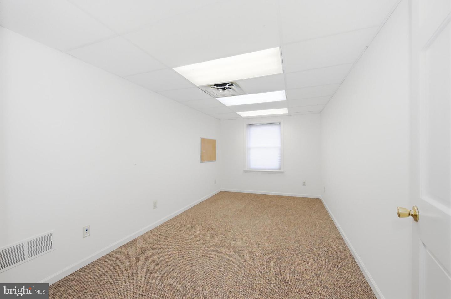 307 E Broad St Property Photo 46