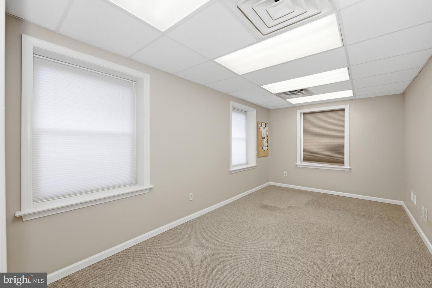307 E Broad St Property Photo 48