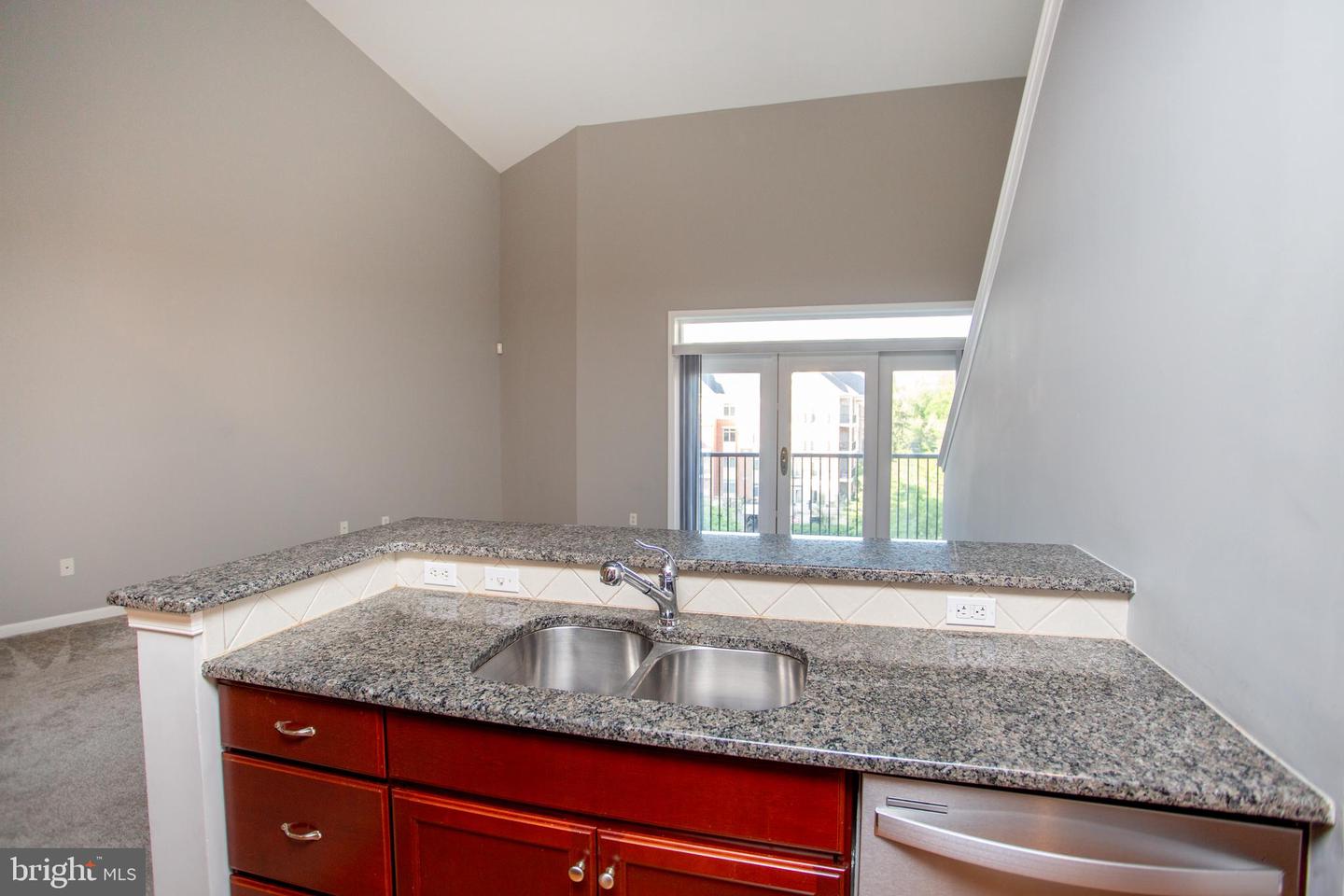 525 Carson Ter Property Photo 15
