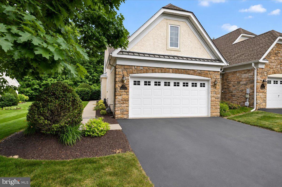377 Brittany Ct Property Photo 2