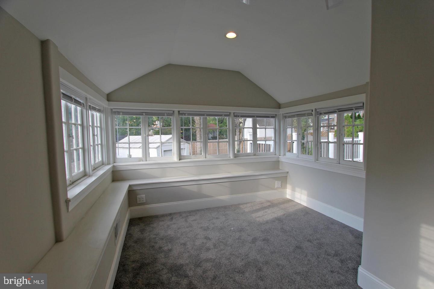 233 E Montgomery Ave Property Photo 8