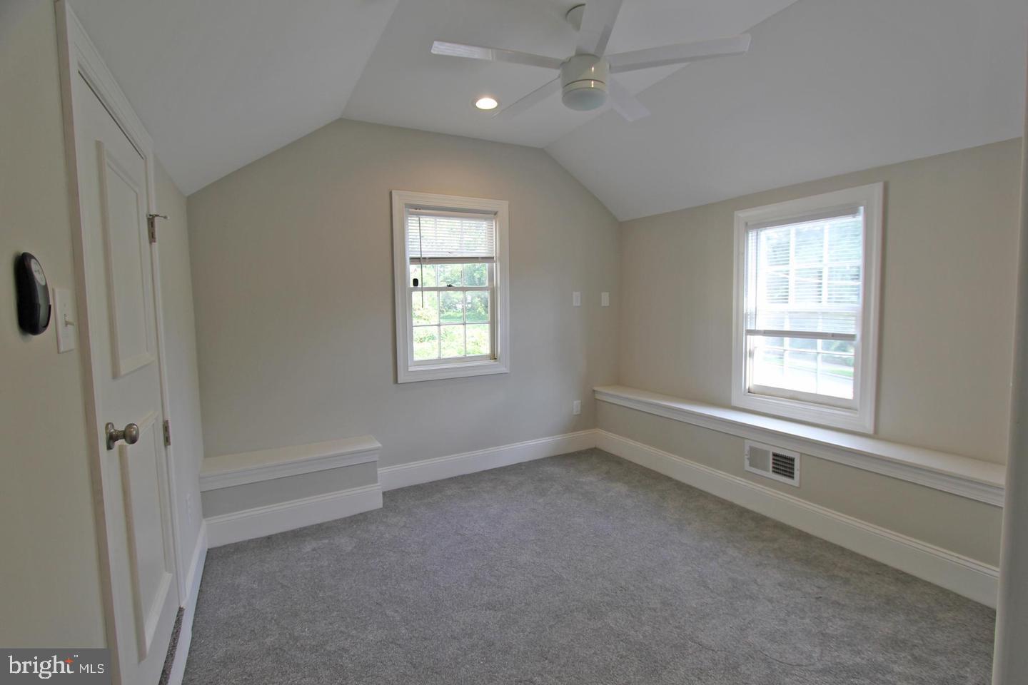 233 E Montgomery Ave Property Photo 10