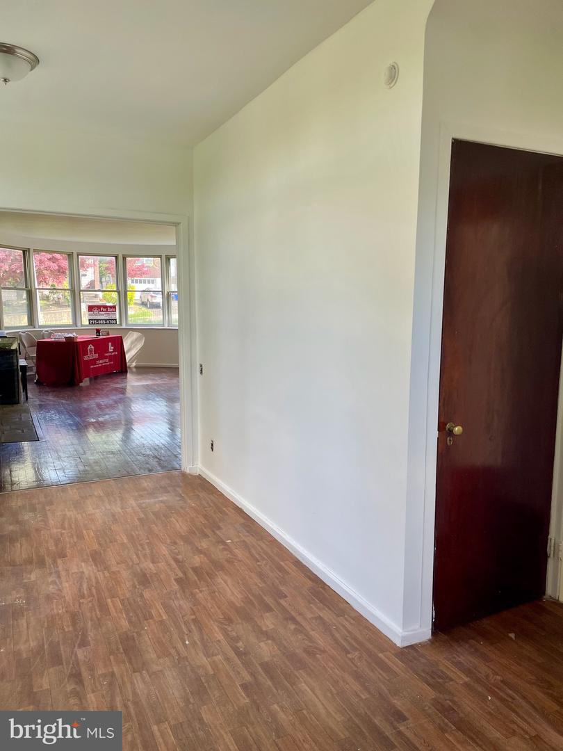 119 Robbins Ave Property Photo 8