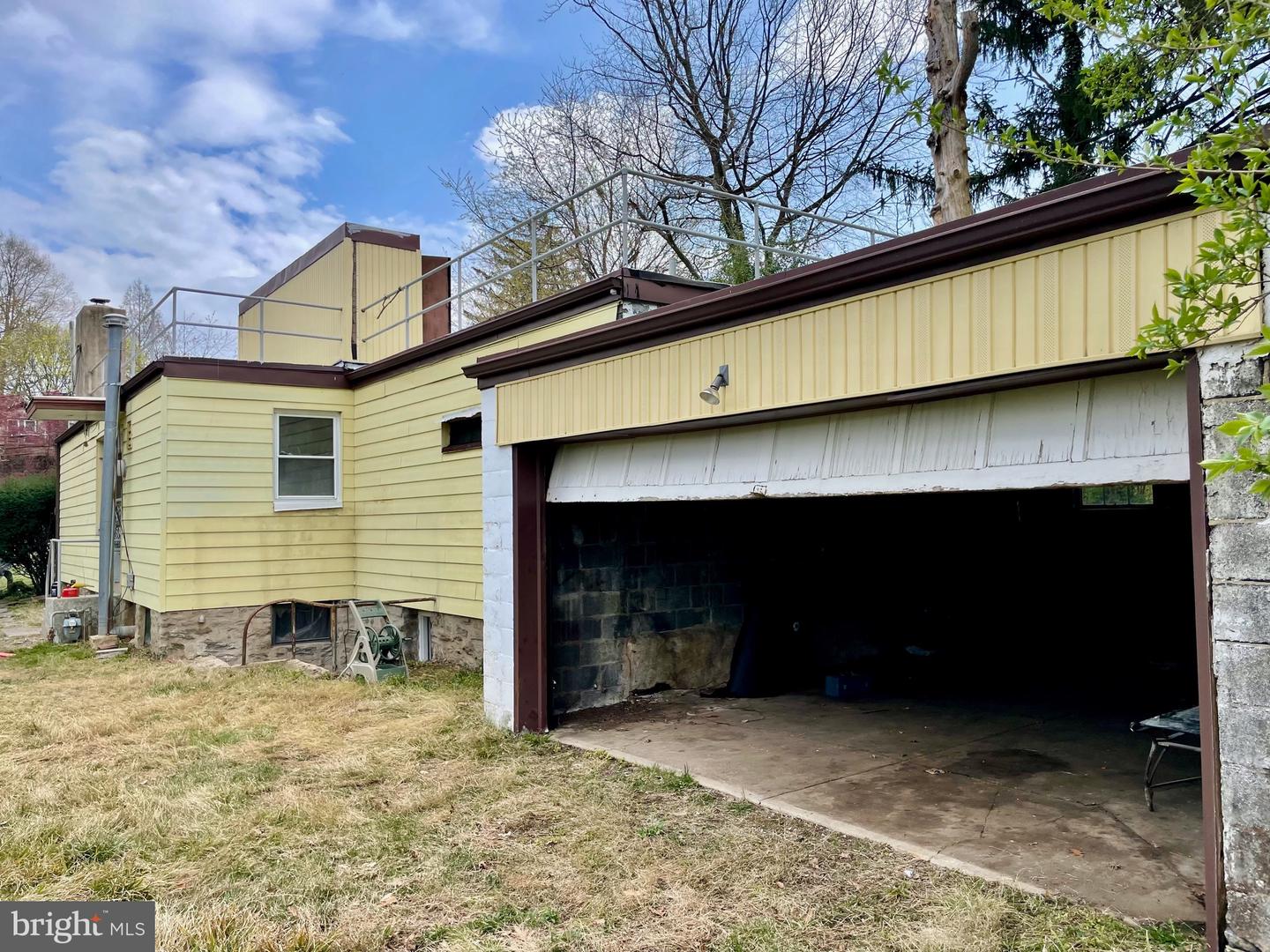 119 Robbins Ave Property Photo 32