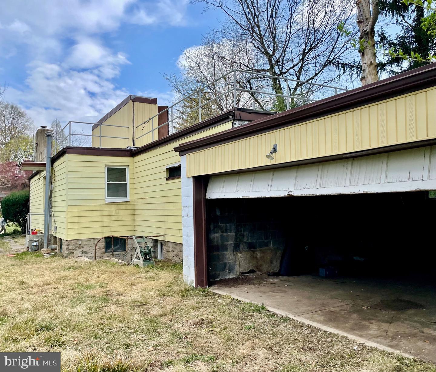 119 Robbins Ave Property Photo 35