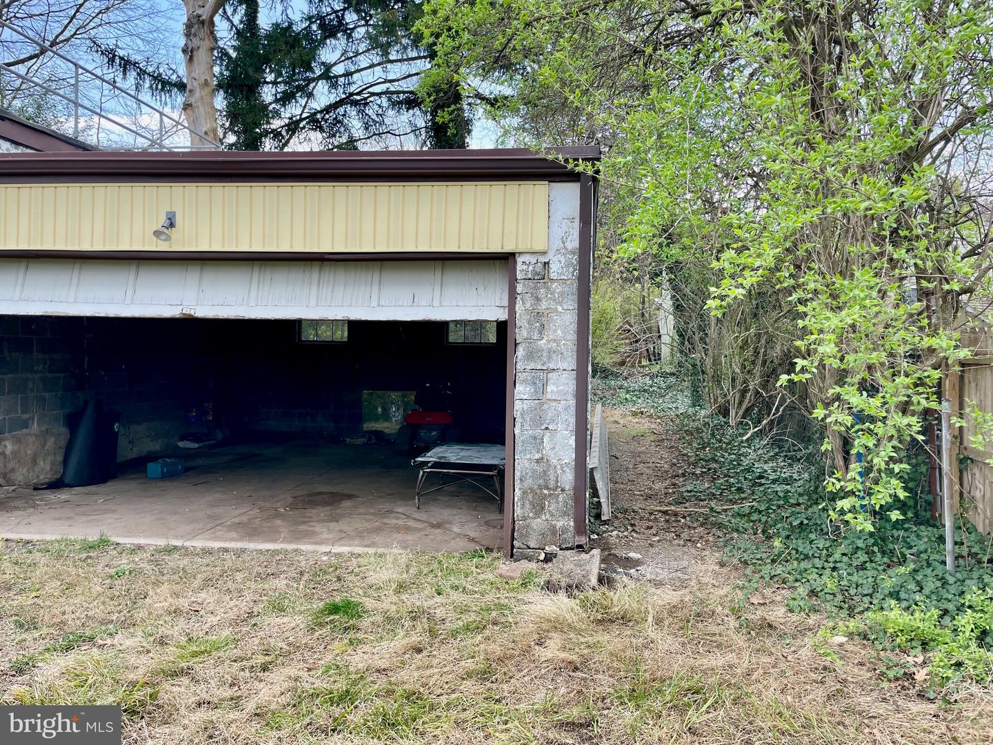 119 Robbins Ave Property Photo 36