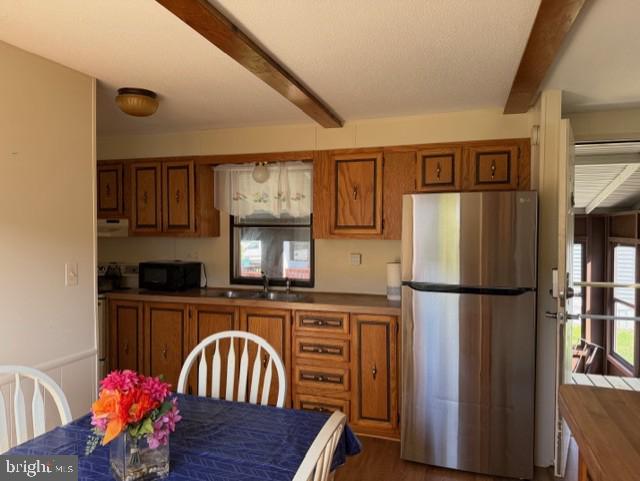 512 Willow Ln Property Photo 6