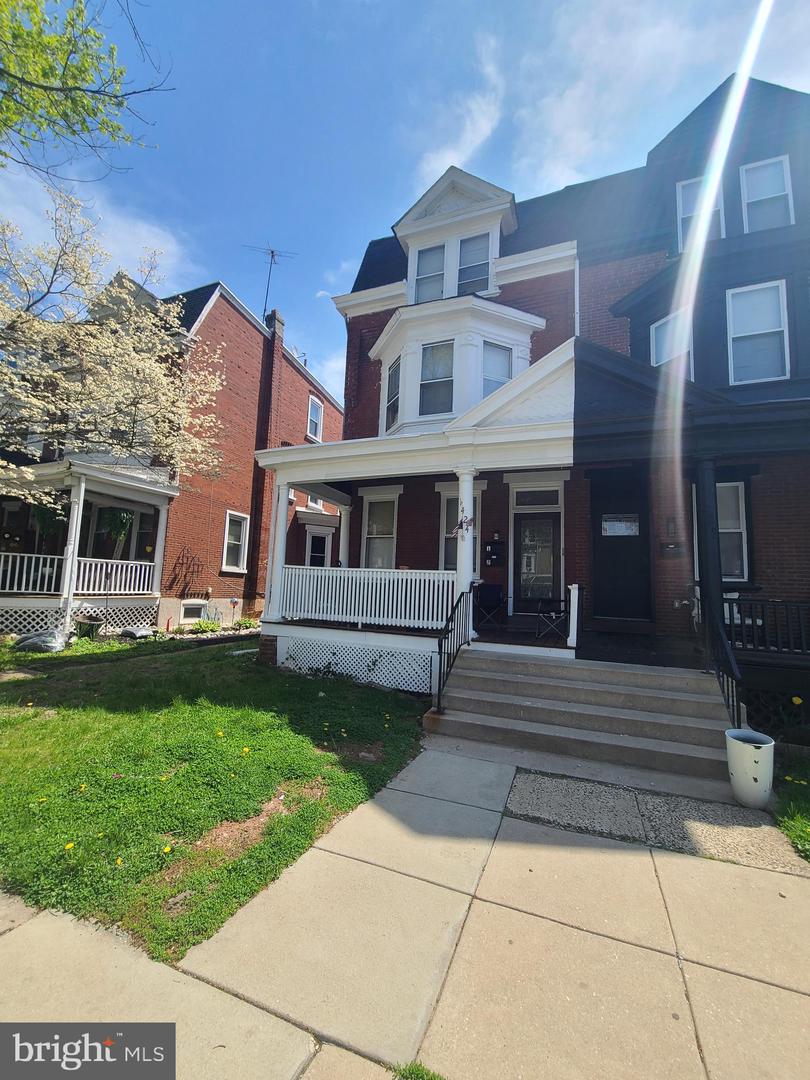 1424 Powell St Property Photo 1