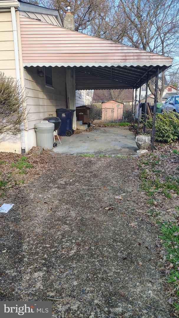 100 Logan Ave Property Photo 2