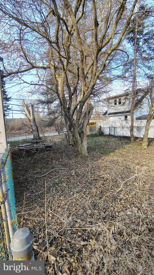 100 Logan Ave Property Photo 3