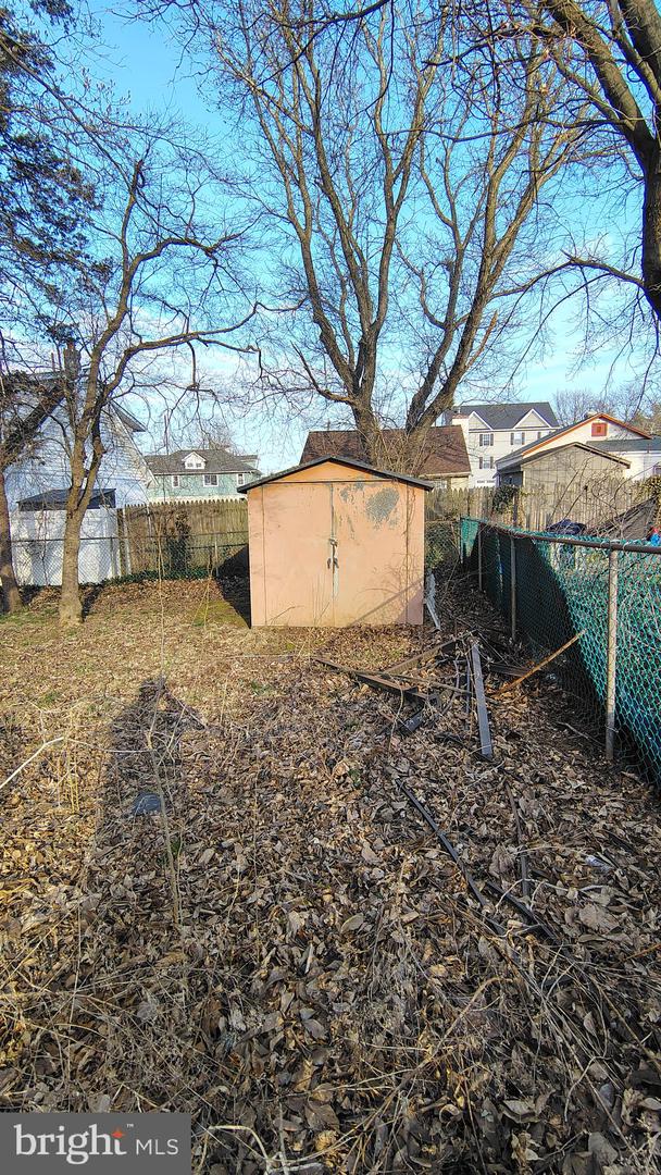 100 Logan Ave Property Photo 4