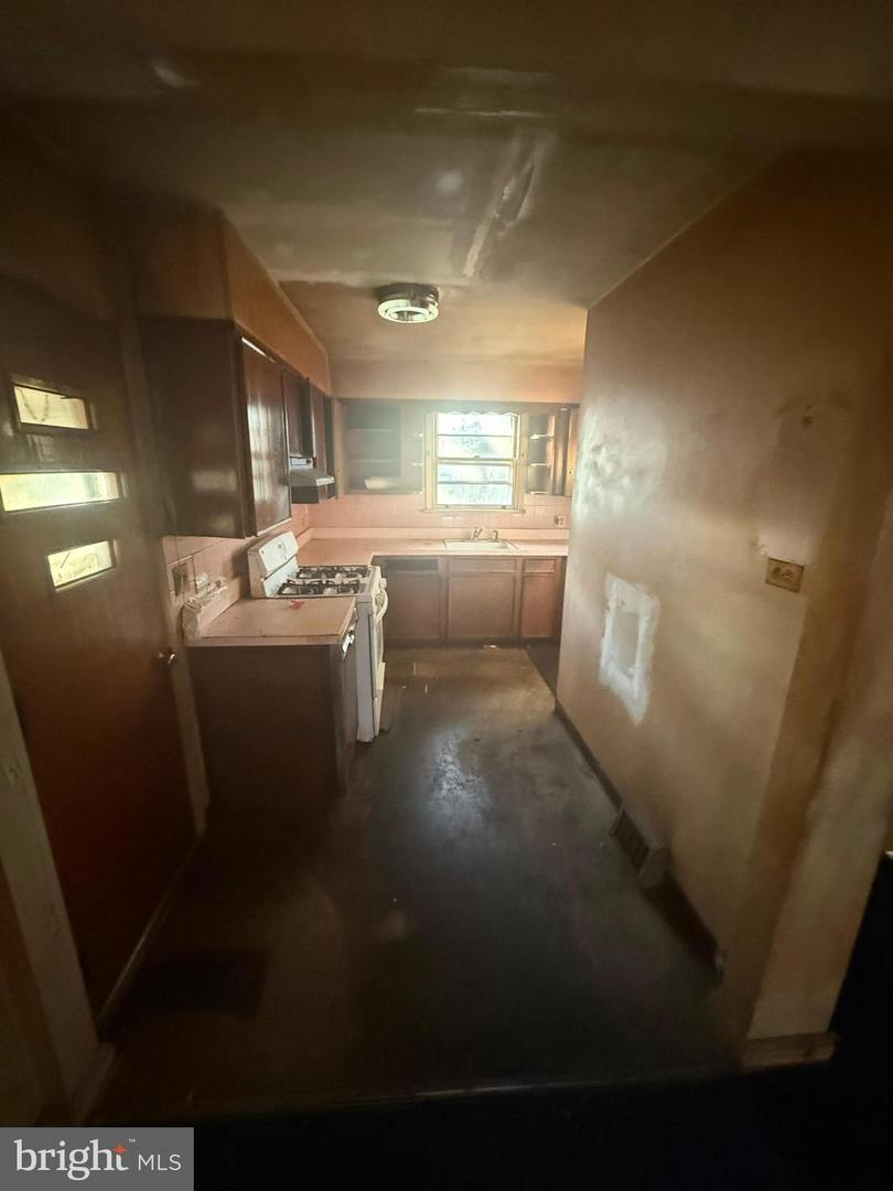 100 Logan Ave Property Photo 10