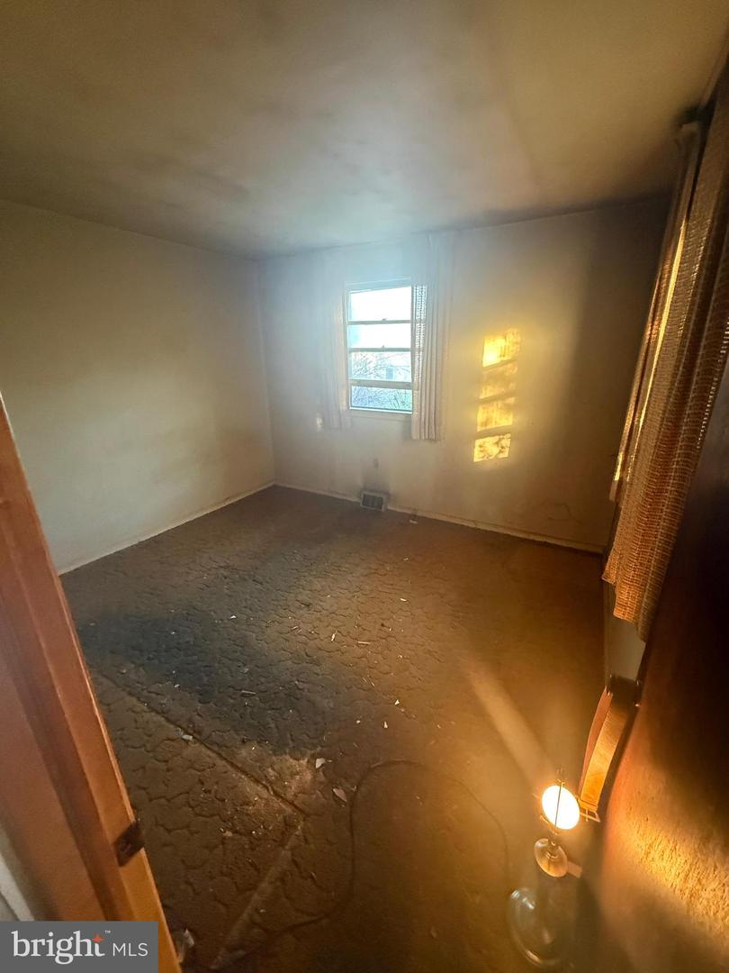 100 Logan Ave Property Photo 11