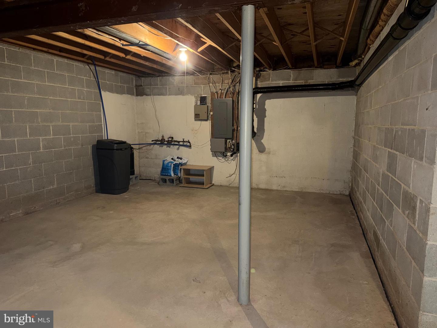 373 Carmen Dr # Property Photo 20