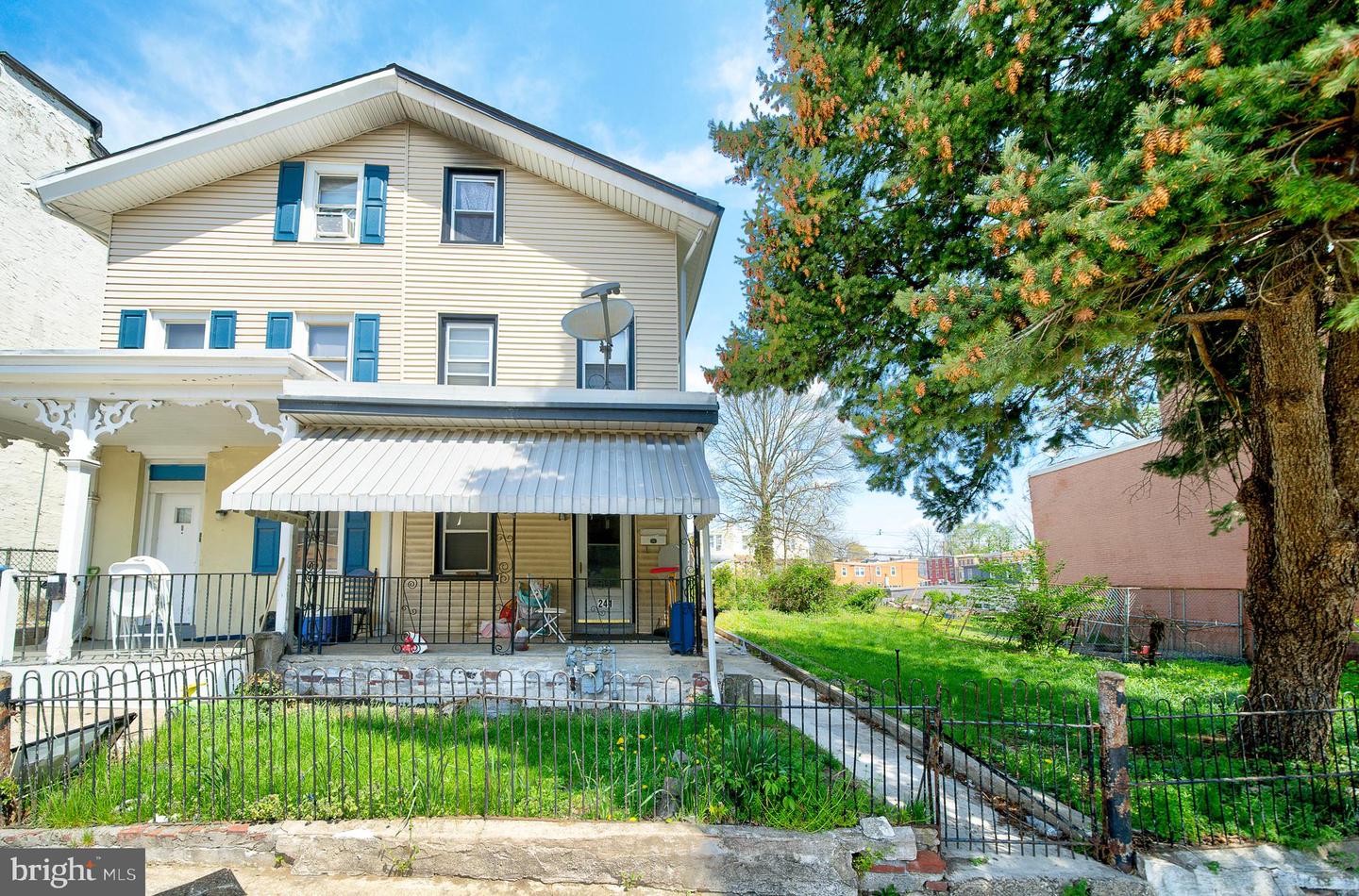 241 CHESTNUT ST Property Photo 1