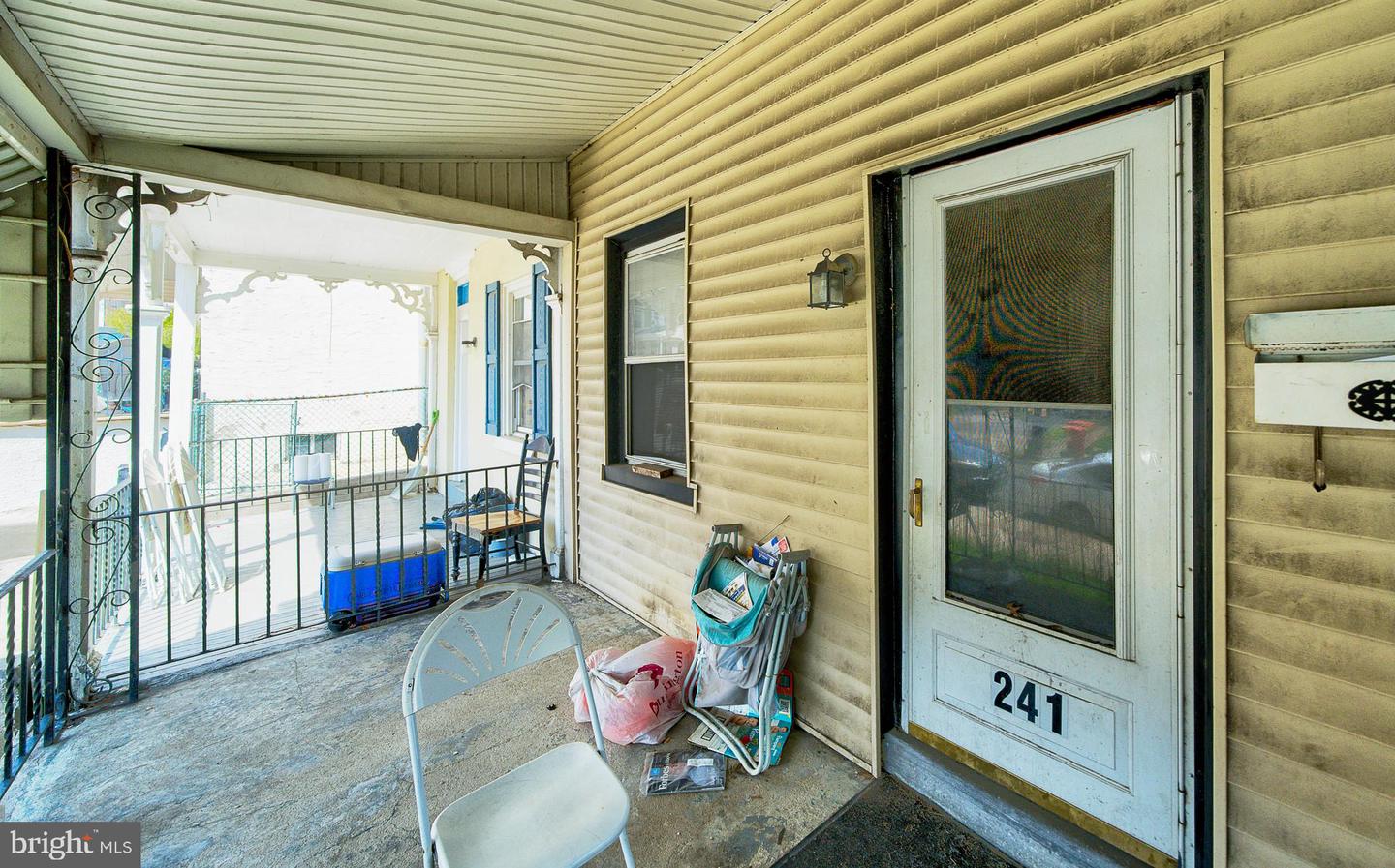 241 Chestnut St Property Photo 2