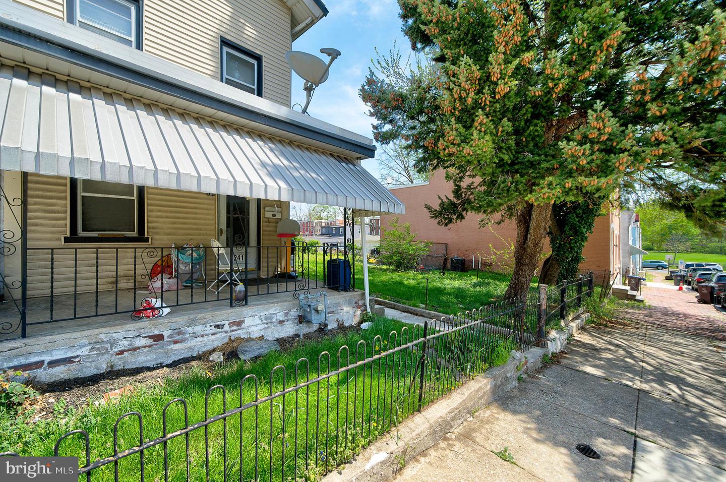 241 Chestnut St Property Photo 3