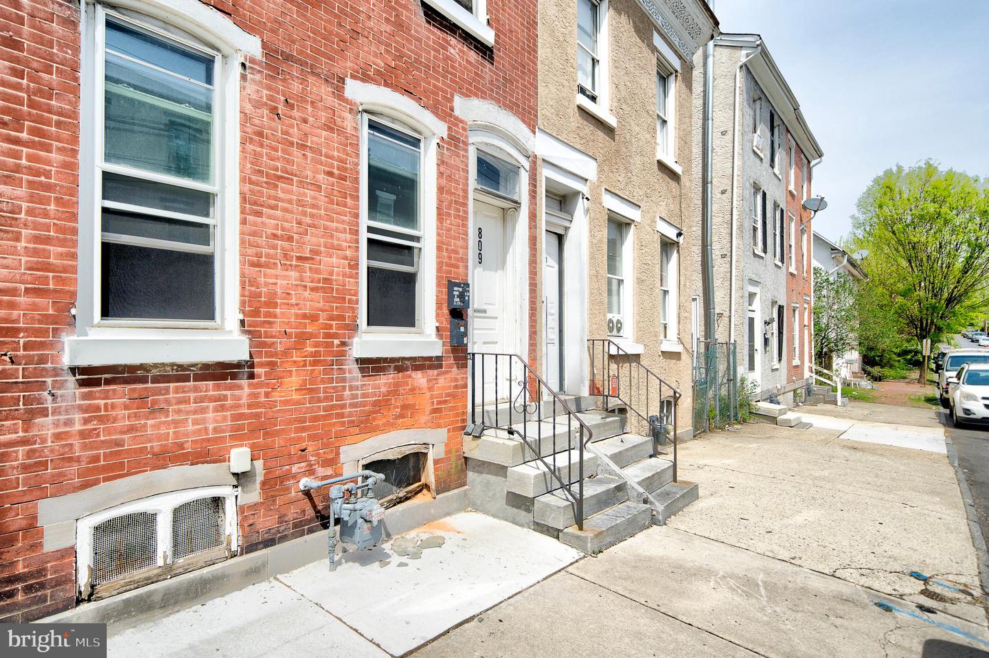 809 Green St Property Photo 1