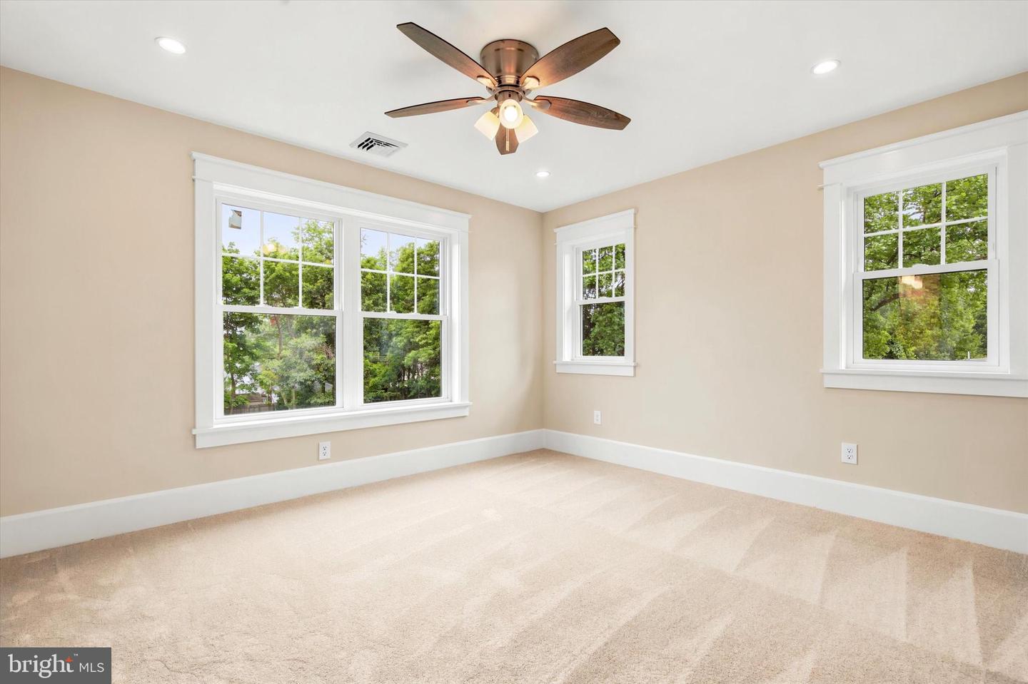 414 Ellerslie Ave Property Photo 16