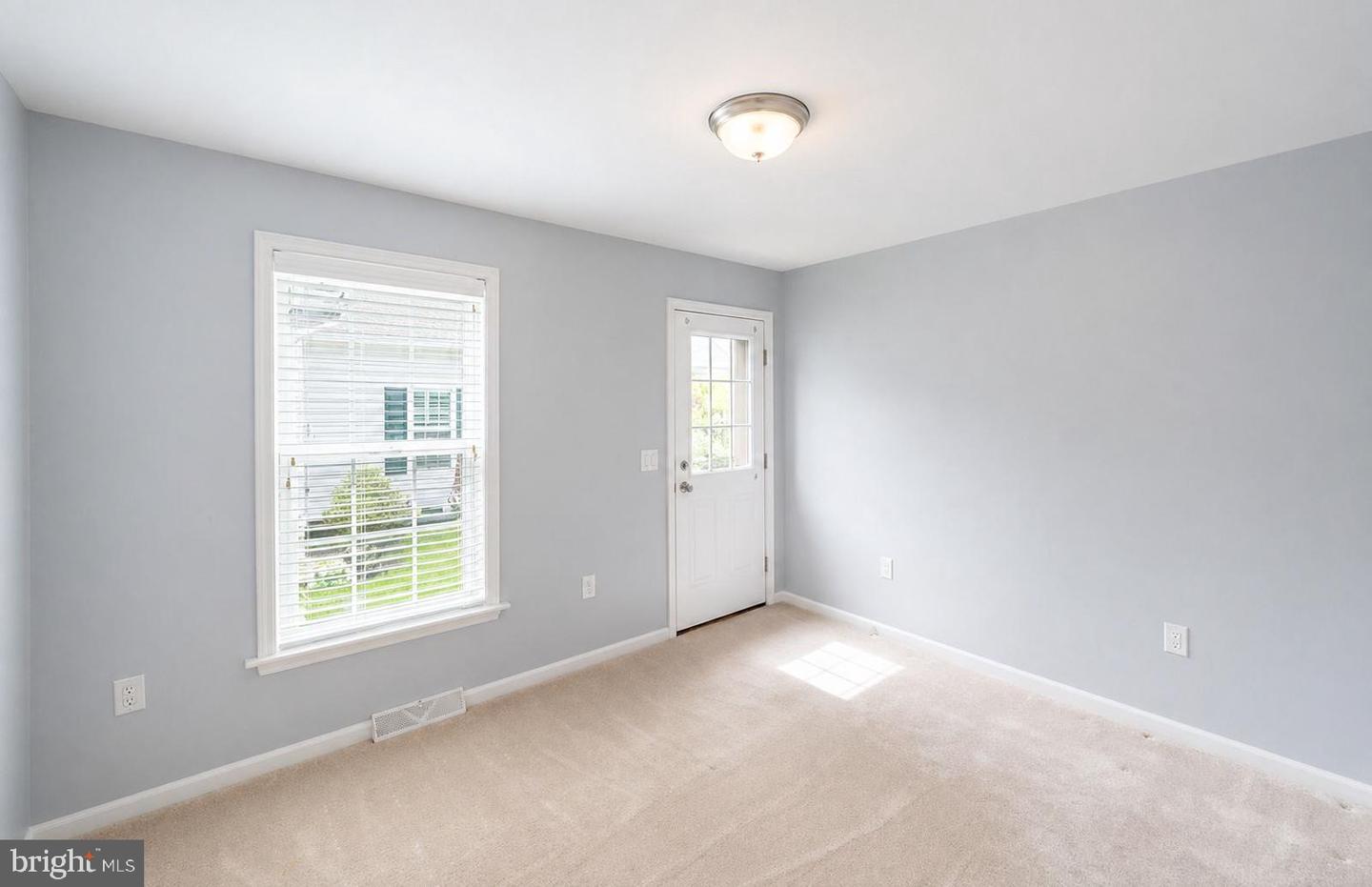 423 Honeysuckle Ln Property Photo 24